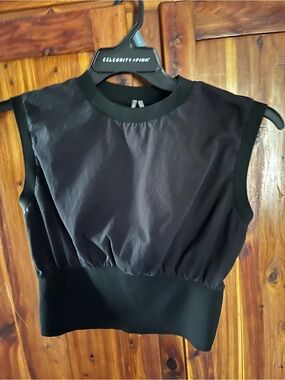 NWOT Anthropologie crop top